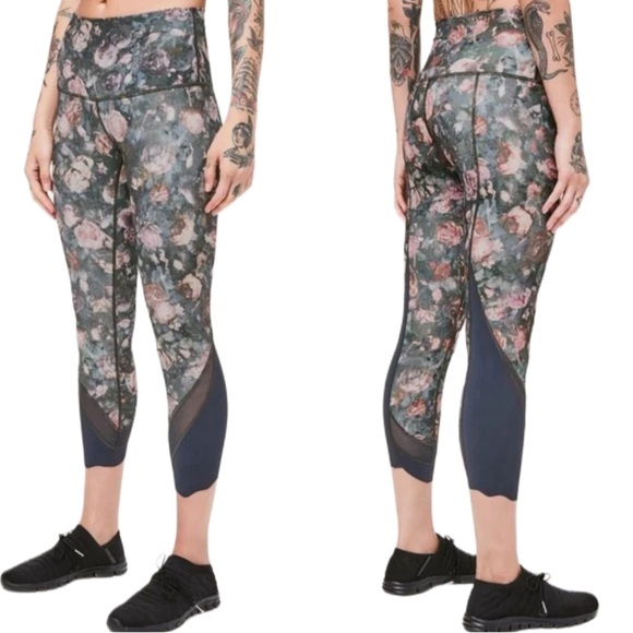 Lululemon Wunder Under Crop II - Picture 1 of 8